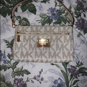michael kors wristlet